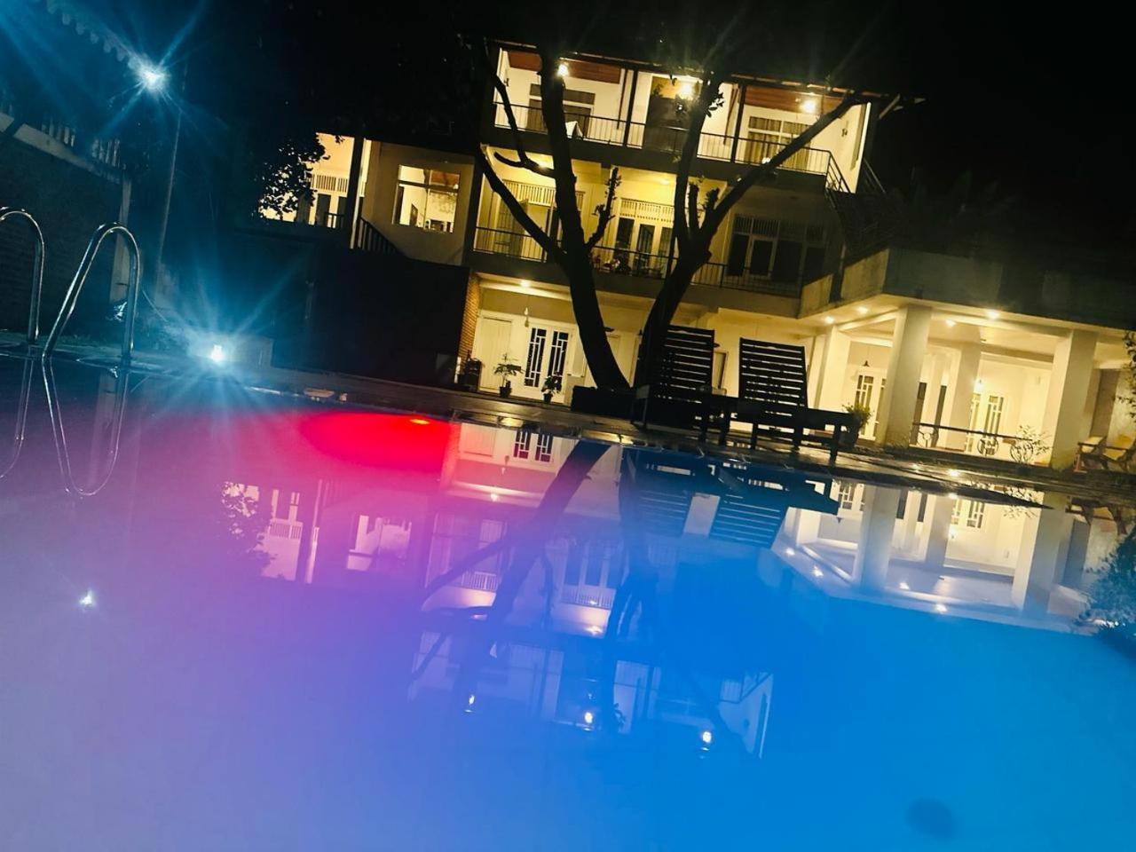 The Shade Brothers Hotel Katunayaka Bagian luar foto