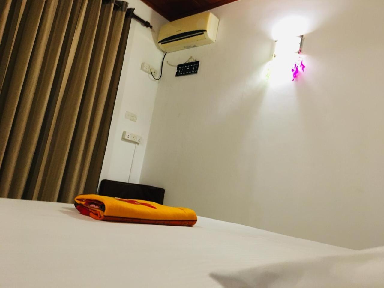 The Shade Brothers Hotel Katunayaka Bagian luar foto